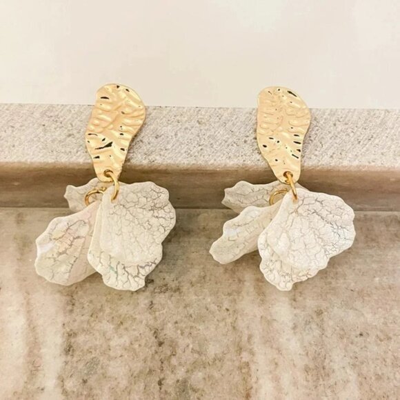 925 Sterling Silver White Flower Petal Drop Earrings Floral Earrings - Picture 2 of 4